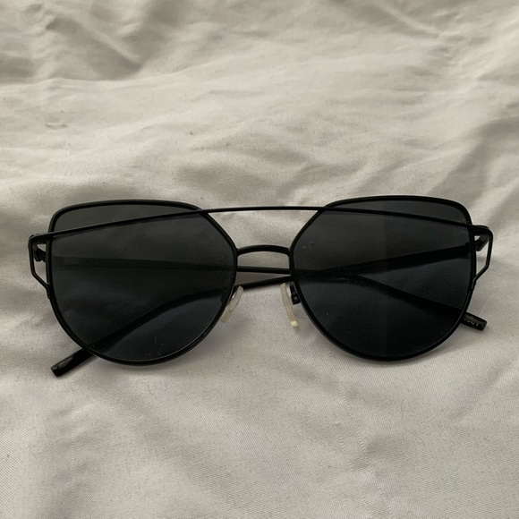 Accessories - Cat-eye sunglasses